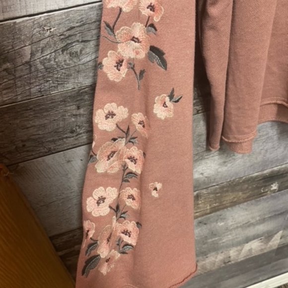 AMERICAN EAGLE Flare Flower Sleeve Sweatshirt Sweater Size: XL **EUC** - Picture 4 of 4